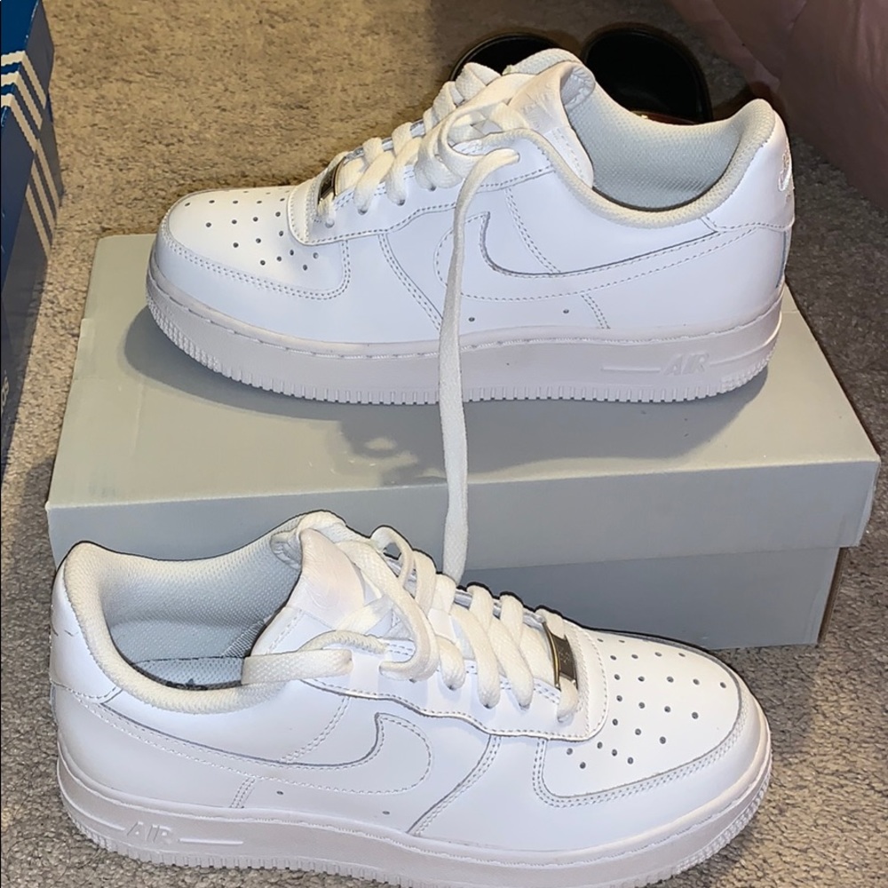 Air Forces - Picture 4 of 4